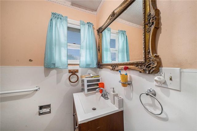 34656 Cedar Niles Road, Paola, KS 66071