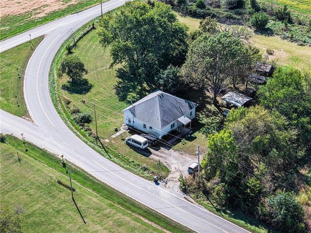 34656 Cedar Niles Road, Paola, KS 66071