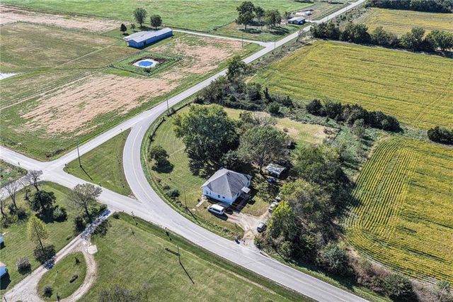 34656 Cedar Niles Road, Paola, KS 66071