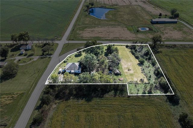 34656 Cedar Niles Road, Paola, KS 66071