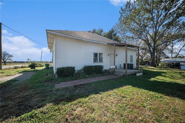 34656 Cedar Niles Road, Paola, KS 66071