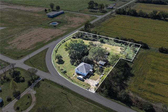 34656 Cedar Niles Road, Paola, KS 66071