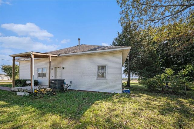 34656 Cedar Niles Road, Paola, KS 66071