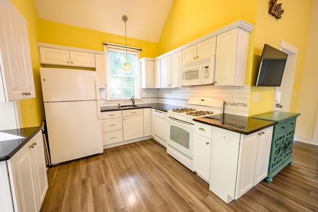 17 White Pine Knl 17, Westford, MA 01886