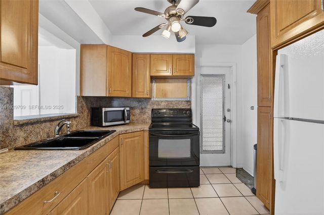 6560 Sherman St, Hollywood, FL 33024