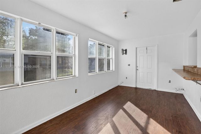 6560 Sherman St, Hollywood, FL 33024