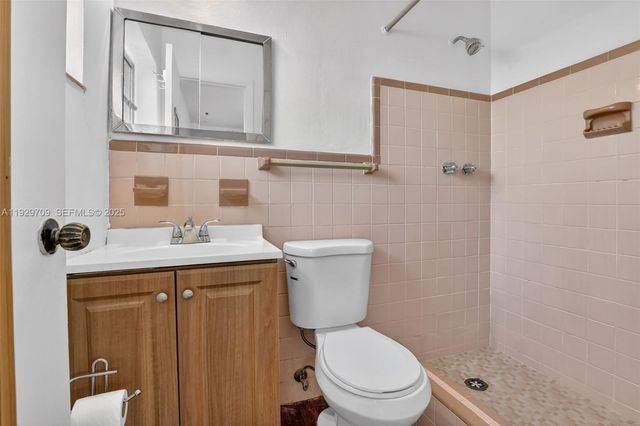 6560 Sherman St, Hollywood, FL 33024