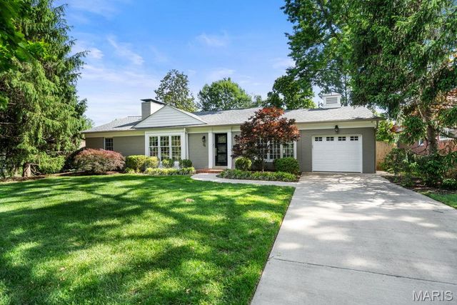 38 Whitehall Court, Brentwood, MO 63144