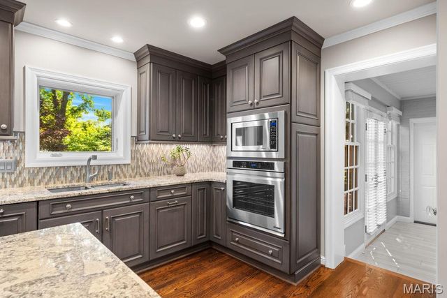 38 Whitehall Court, Brentwood, MO 63144