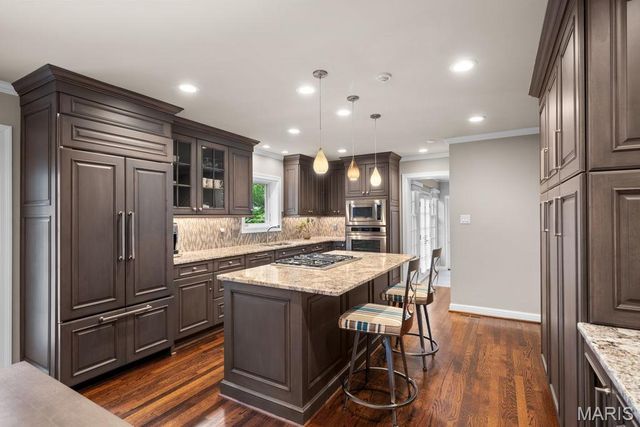 38 Whitehall Court, Brentwood, MO 63144