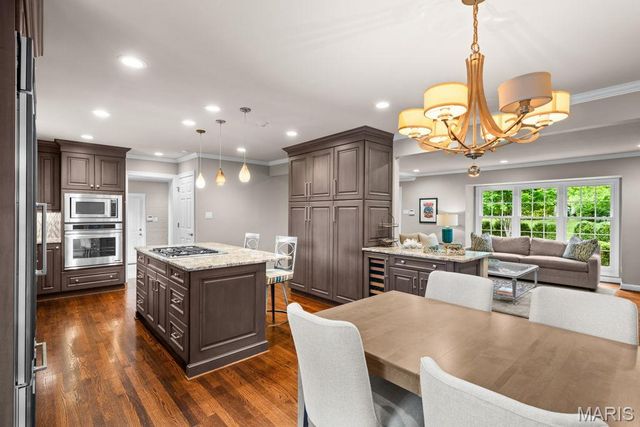 38 Whitehall Court, Brentwood, MO 63144