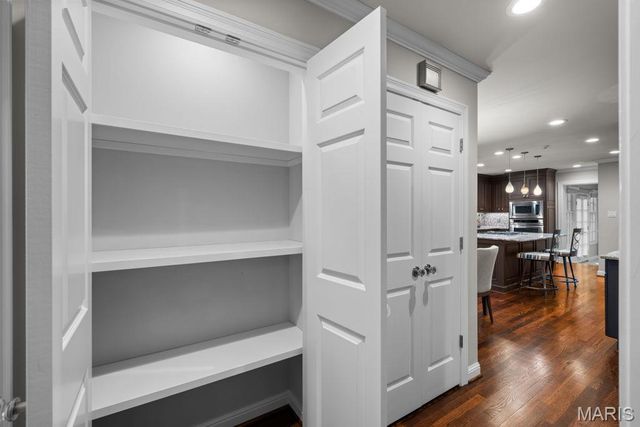 38 Whitehall Court, Brentwood, MO 63144