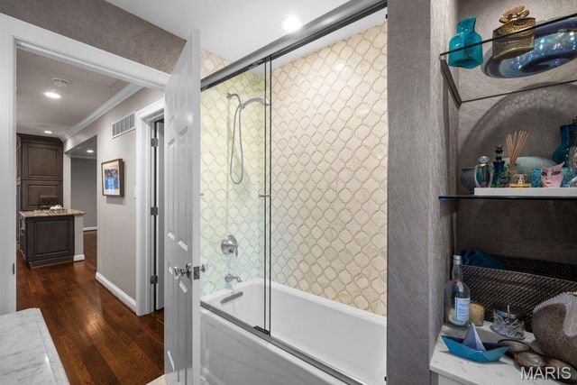 38 Whitehall Court, Brentwood, MO 63144