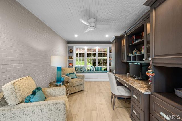38 Whitehall Court, Brentwood, MO 63144