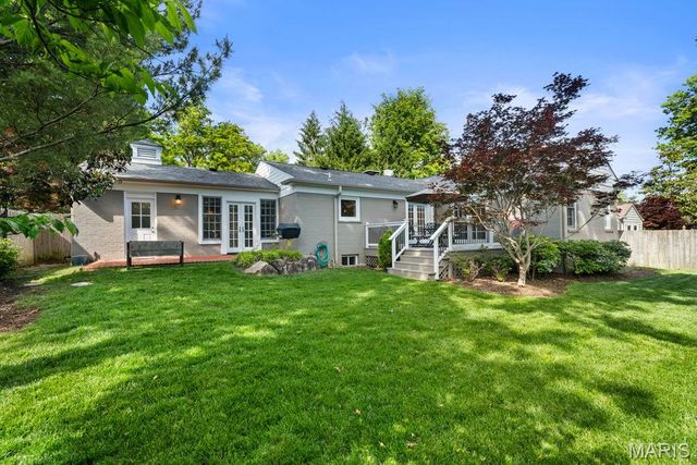 38 Whitehall Court, Brentwood, MO 63144