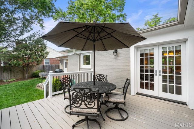 38 Whitehall Court, Brentwood, MO 63144