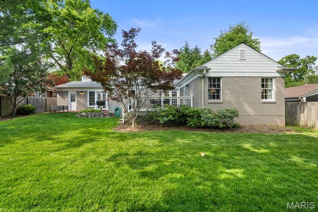 38 Whitehall Court, Brentwood, MO 63144