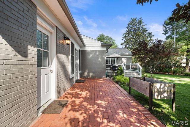 38 Whitehall Court, Brentwood, MO 63144