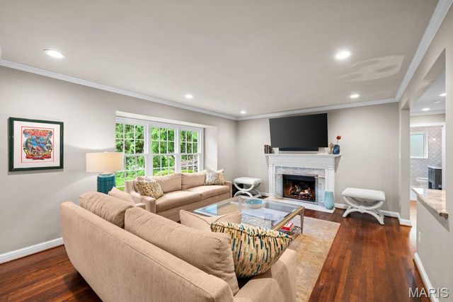 38 Whitehall Court, Brentwood, MO 63144
