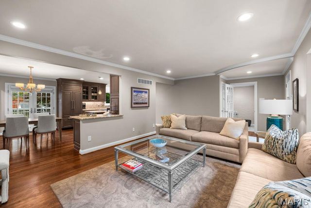 38 Whitehall Court, Brentwood, MO 63144