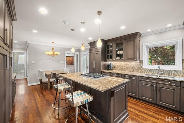38 Whitehall Court, Brentwood, MO 63144