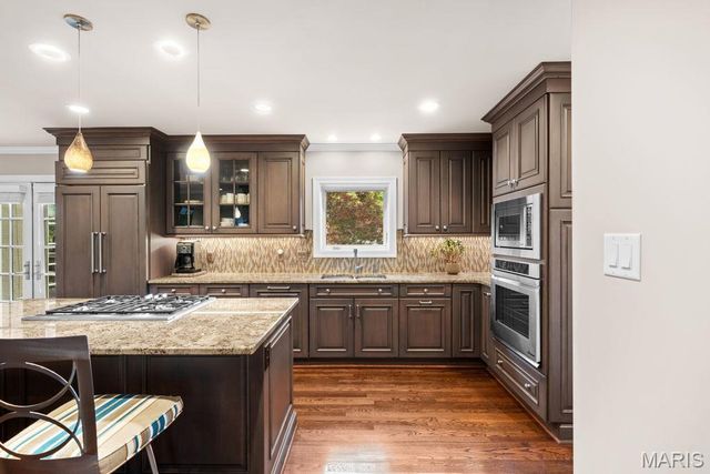 38 Whitehall Court, Brentwood, MO 63144