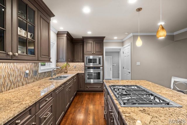 38 Whitehall Court, Brentwood, MO 63144