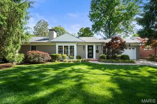 38 Whitehall Court, Brentwood, MO 63144