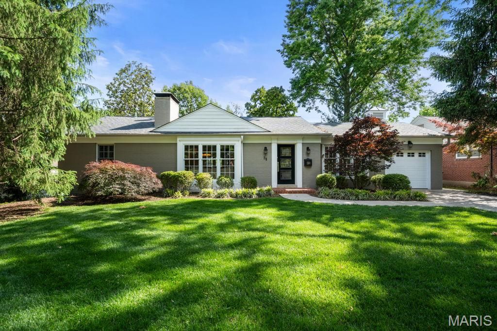 38 Whitehall Court, Brentwood, MO 63144