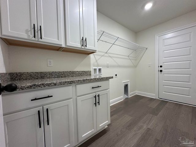 5231 Barnett Rd, Pace, FL 32571