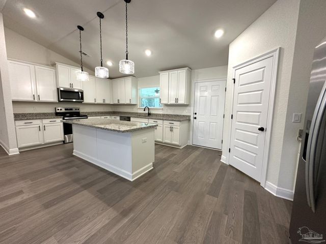 5231 Barnett Rd, Pace, FL 32571