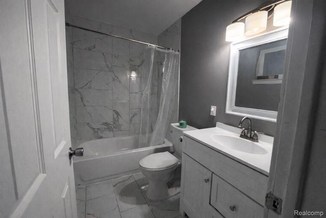 35403 Seville Street, Clinton Charter Township, MI 48035