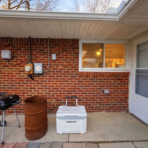 35403 Seville Street, Clinton Charter Township, MI 48035