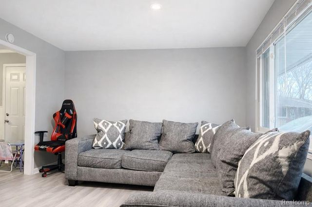 35403 Seville Street, Clinton Charter Township, MI 48035