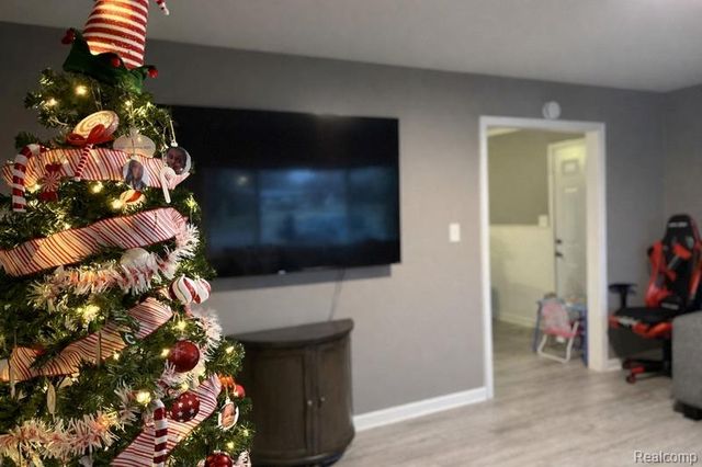 35403 Seville Street, Clinton Charter Township, MI 48035