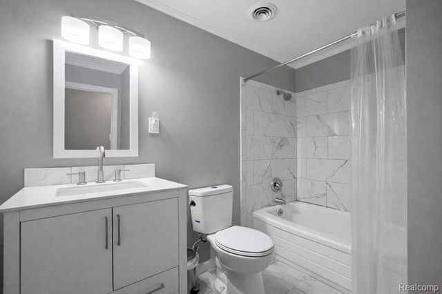 35403 Seville Street, Clinton Charter Township, MI 48035