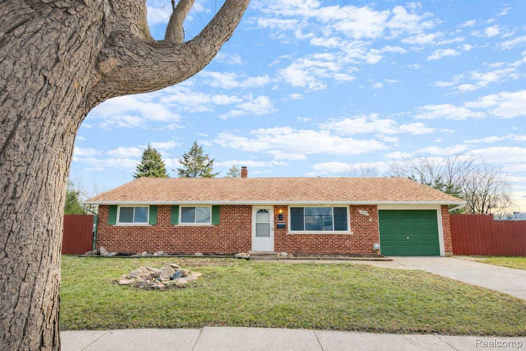 35403 Seville Street, Clinton Charter Township, MI 48035