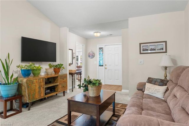 1006 Hastings Hill Road, Kernersville, NC 27284