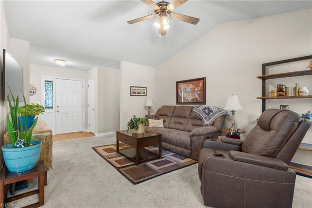 1006 Hastings Hill Road, Kernersville, NC 27284