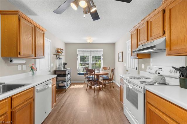 1006 Hastings Hill Road, Kernersville, NC 27284