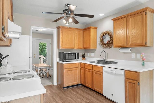 1006 Hastings Hill Road, Kernersville, NC 27284