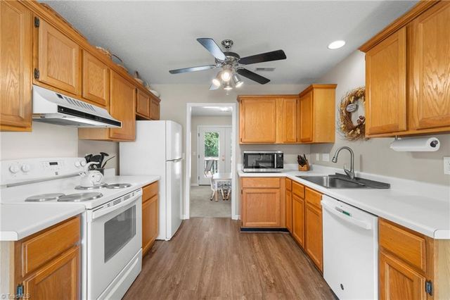 1006 Hastings Hill Road, Kernersville, NC 27284