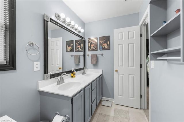 1006 Hastings Hill Road, Kernersville, NC 27284