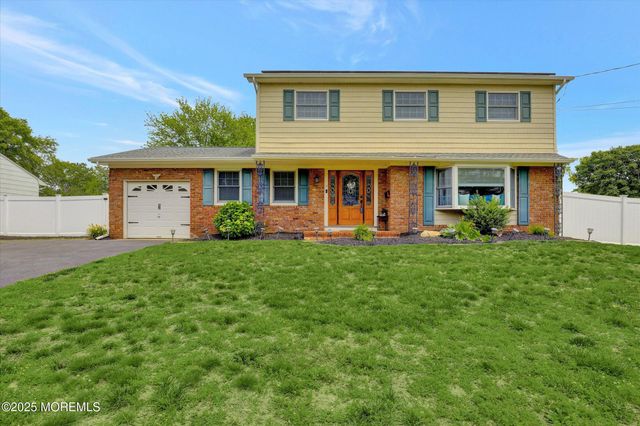 18 Taunton Drive, Howell, NJ 07731