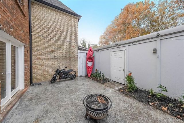 400 Winding River Drive E, Atlanta, GA 30350