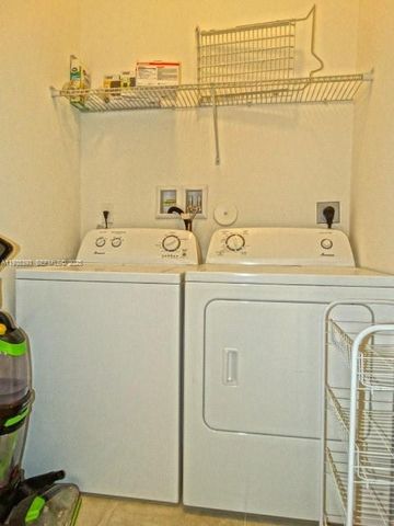 754 NE 191st Ter, Miami, FL 33179