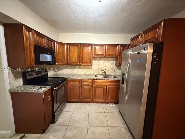2751 N 66th Ave, Hollywood, FL 33024