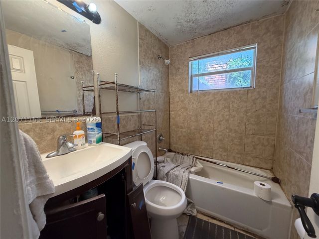 2751 N 66th Ave, Hollywood, FL 33024