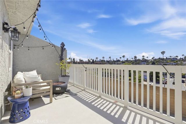 609 Meyer Lane 11, Redondo Beach, CA 90278