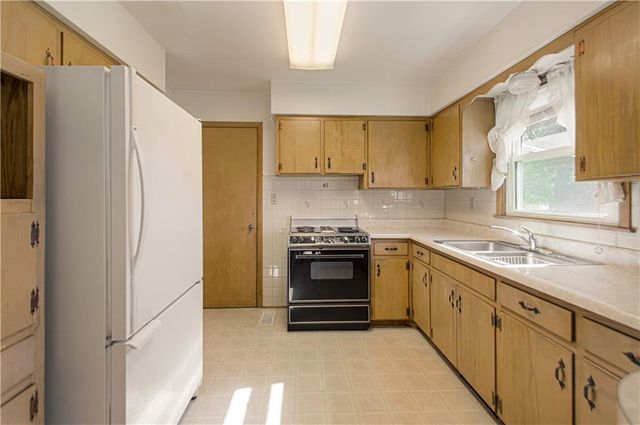 6313 N Michigan Avenue, Gladstone, MO 64118